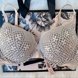 NWT✨ VS Very Sexy Push Up